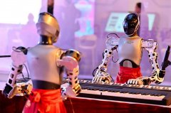 解00年彩塑实容的同時