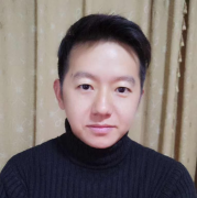 保守剧组里由制片、美术、摄影、创意等部分别